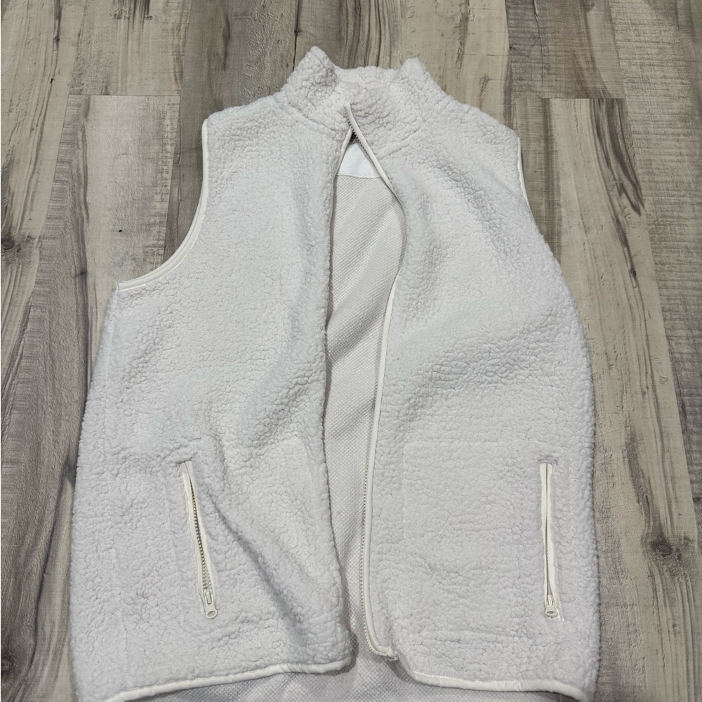 Aerie Size Medium Oversized Cozy Cream Sherpa Vest
